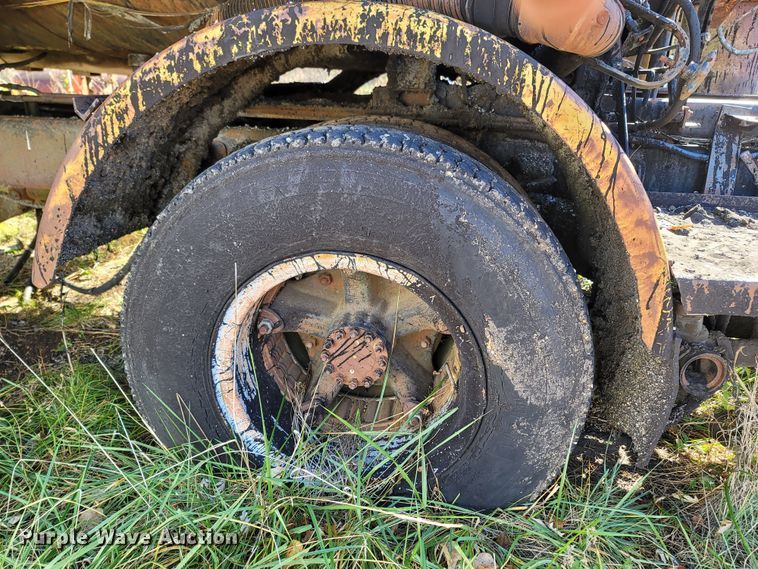 image for item LN9713 1980 Ford  oil distributor truck