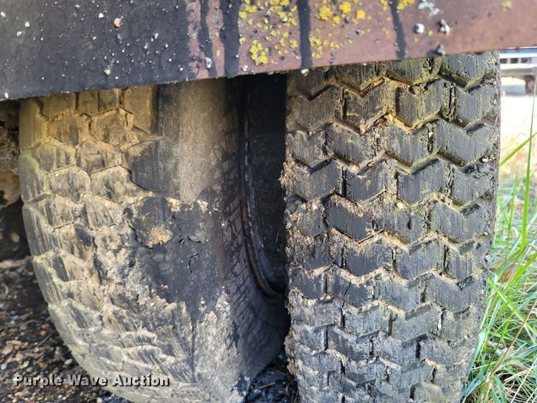 image for item LN9713 1980 Ford  oil distributor truck