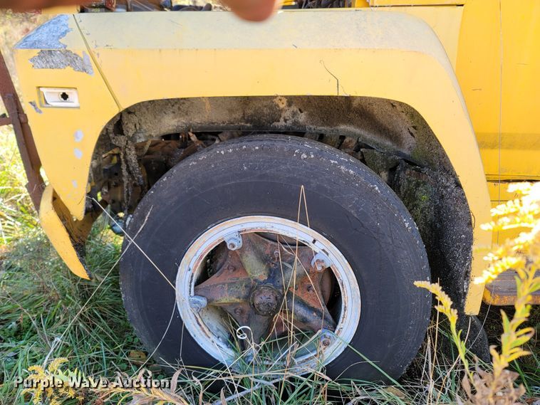 image for item LN9713 1980 Ford  oil distributor truck