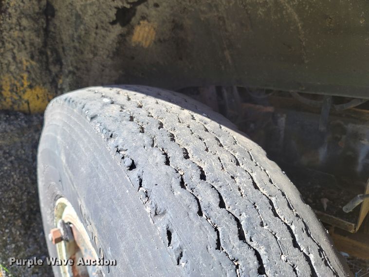 image for item LN9713 1980 Ford  oil distributor truck