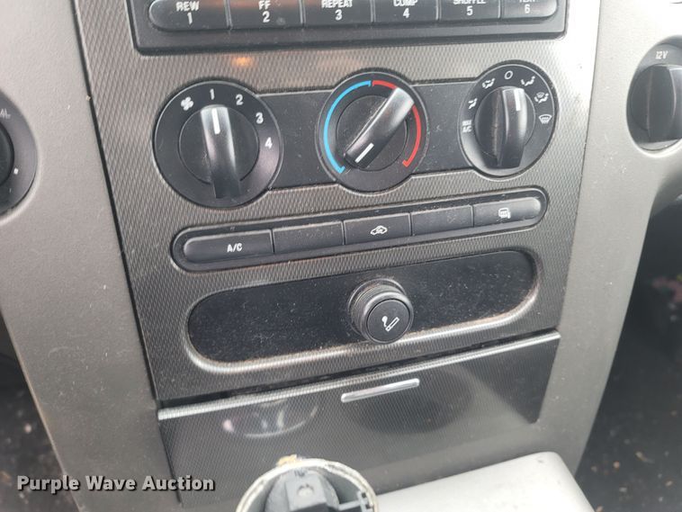 image for item LN9738 2005 Ford F150  SuperCab pickup truck