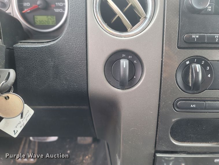 image for item LN9738 2005 Ford F150  SuperCab pickup truck