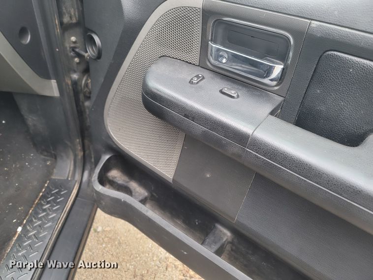 image for item LN9738 2005 Ford F150  SuperCab pickup truck