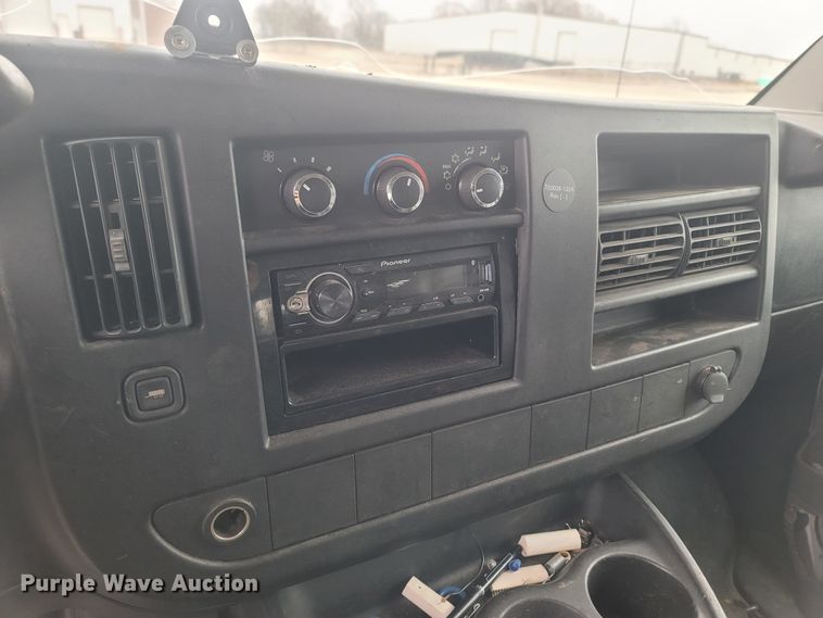 image for item LN9740 2009 Chevrolet Express 2500  van