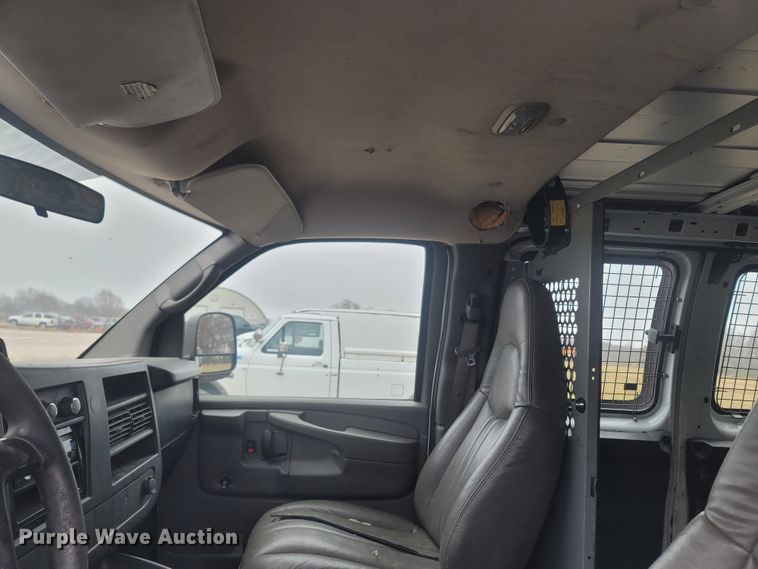 image for item LN9740 2009 Chevrolet Express 2500  van