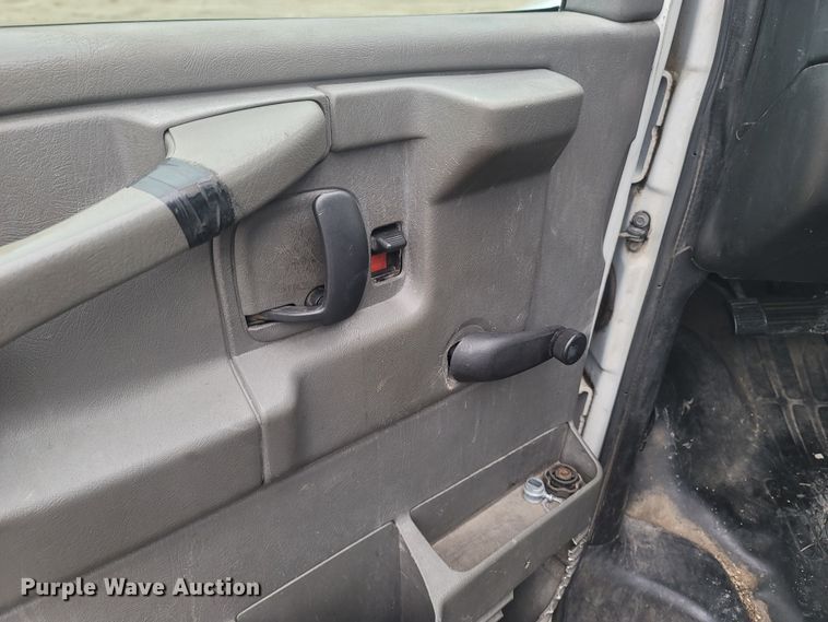 image for item LN9740 2009 Chevrolet Express 2500  van