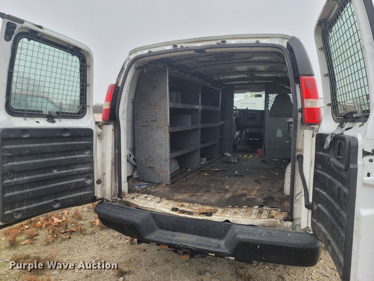 image for item LN9740 2009 Chevrolet Express 2500  van
