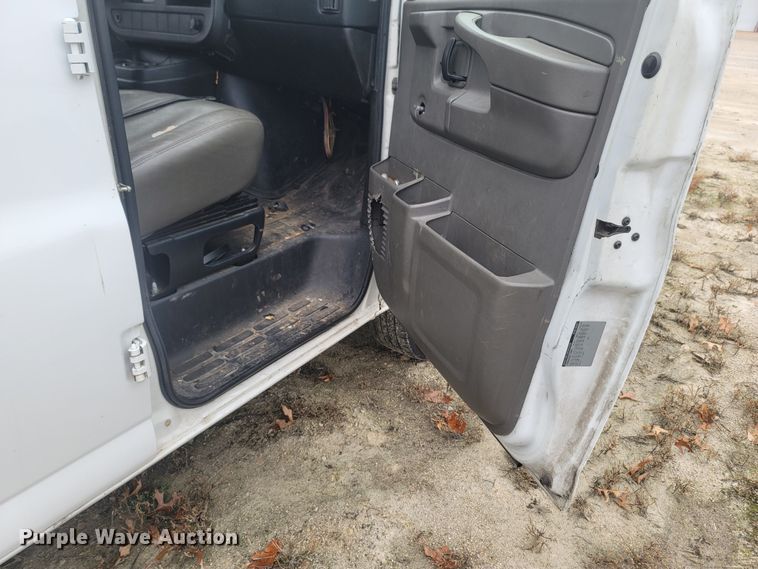 image for item LN9740 2009 Chevrolet Express 2500  van