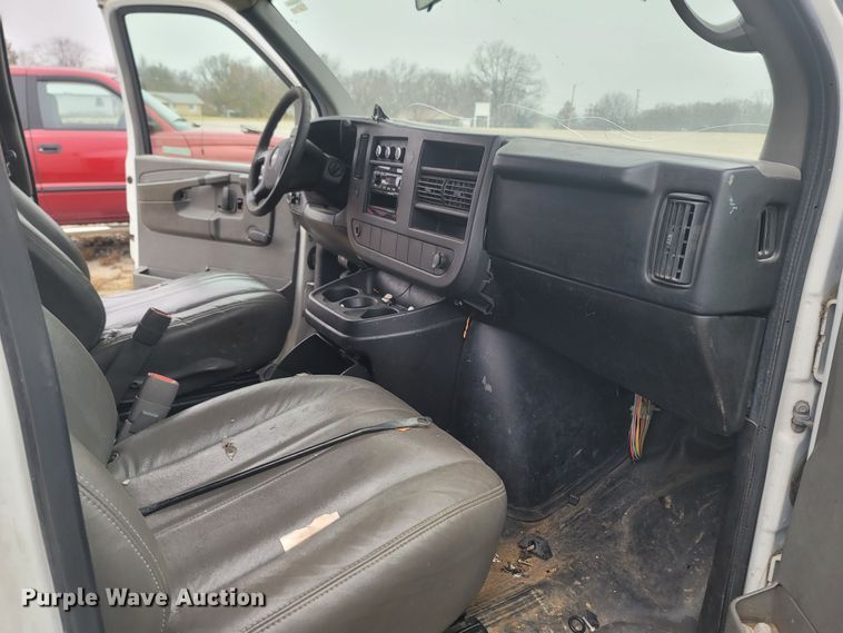 image for item LN9740 2009 Chevrolet Express 2500  van