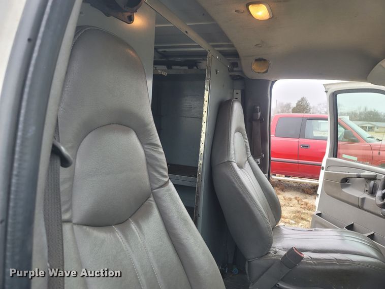 image for item LN9740 2009 Chevrolet Express 2500  van