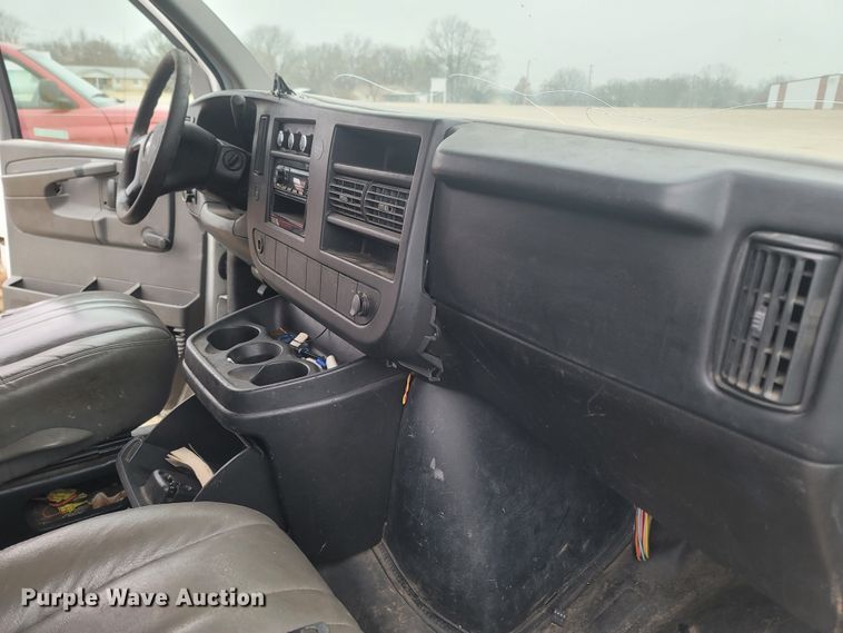 image for item LN9740 2009 Chevrolet Express 2500  van