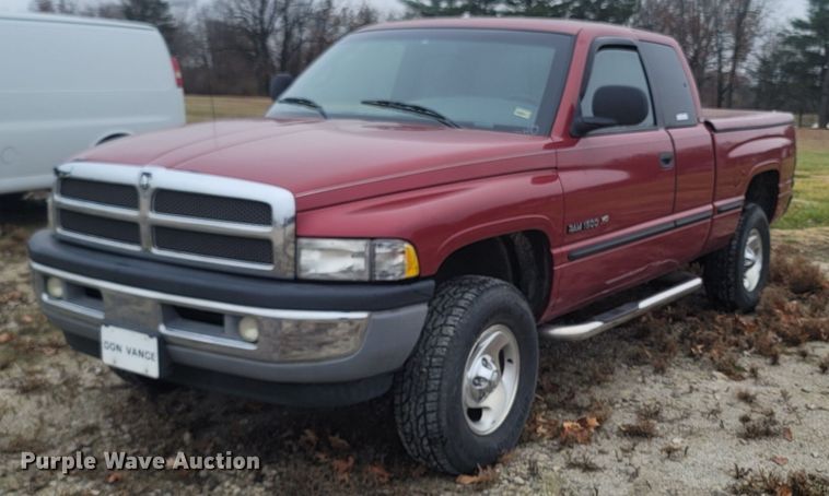 image for item LN9742 1999 Dodge Ram 1500  Club Cab pickup truck