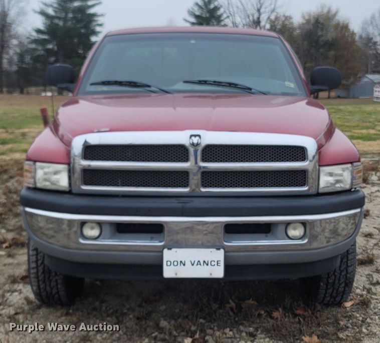 image for item LN9742 1999 Dodge Ram 1500  Club Cab pickup truck