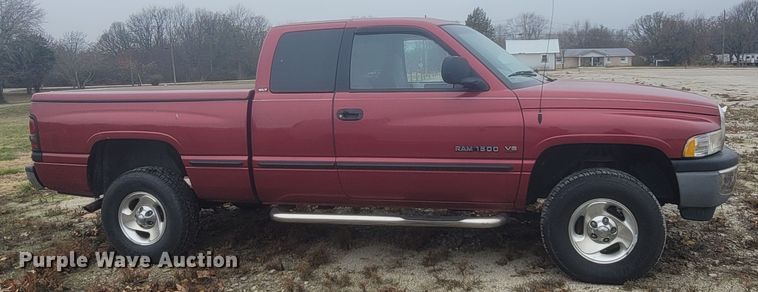 image for item LN9742 1999 Dodge Ram 1500  Club Cab pickup truck