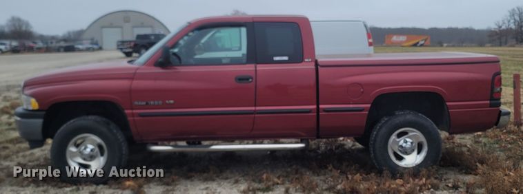 image for item LN9742 1999 Dodge Ram 1500  Club Cab pickup truck