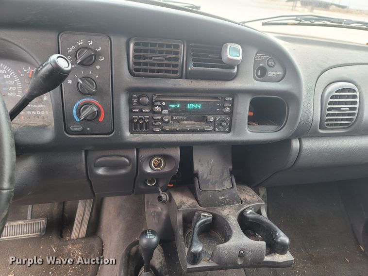 image for item LN9742 1999 Dodge Ram 1500  Club Cab pickup truck