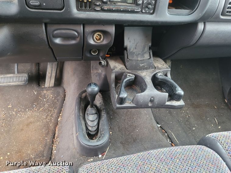 image for item LN9742 1999 Dodge Ram 1500  Club Cab pickup truck