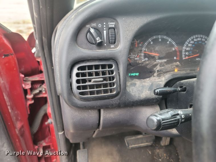 image for item LN9742 1999 Dodge Ram 1500  Club Cab pickup truck