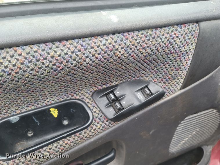 image for item LN9742 1999 Dodge Ram 1500  Club Cab pickup truck