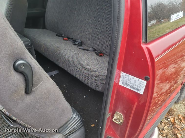 image for item LN9742 1999 Dodge Ram 1500  Club Cab pickup truck