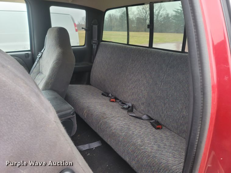 image for item LN9742 1999 Dodge Ram 1500  Club Cab pickup truck