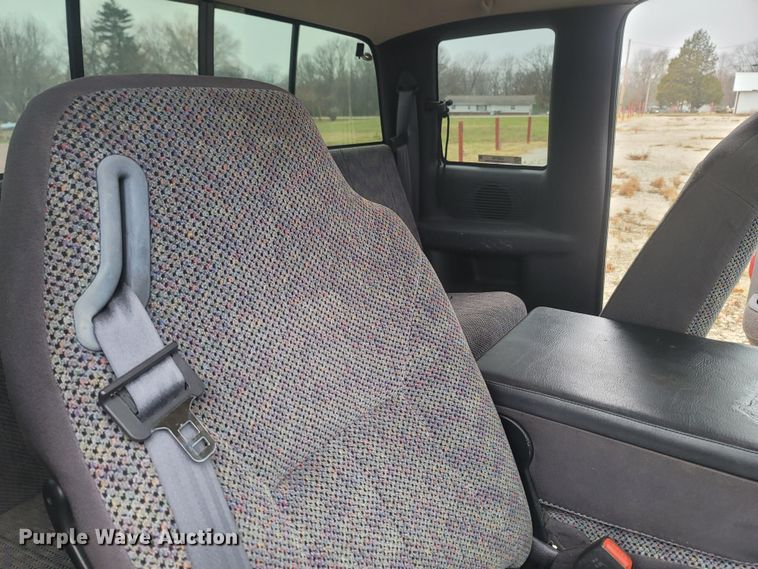 image for item LN9742 1999 Dodge Ram 1500  Club Cab pickup truck