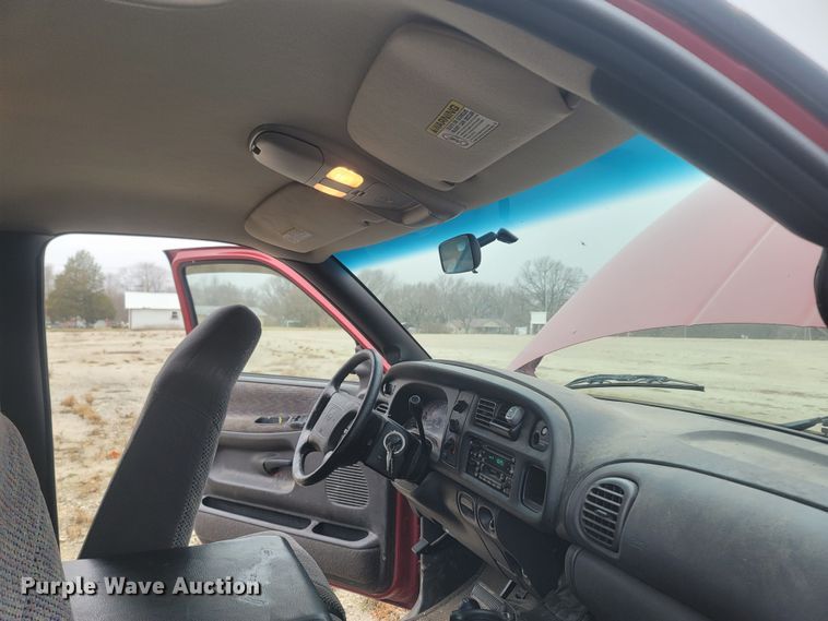 image for item LN9742 1999 Dodge Ram 1500  Club Cab pickup truck