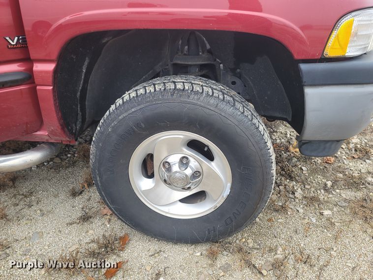 image for item LN9742 1999 Dodge Ram 1500  Club Cab pickup truck