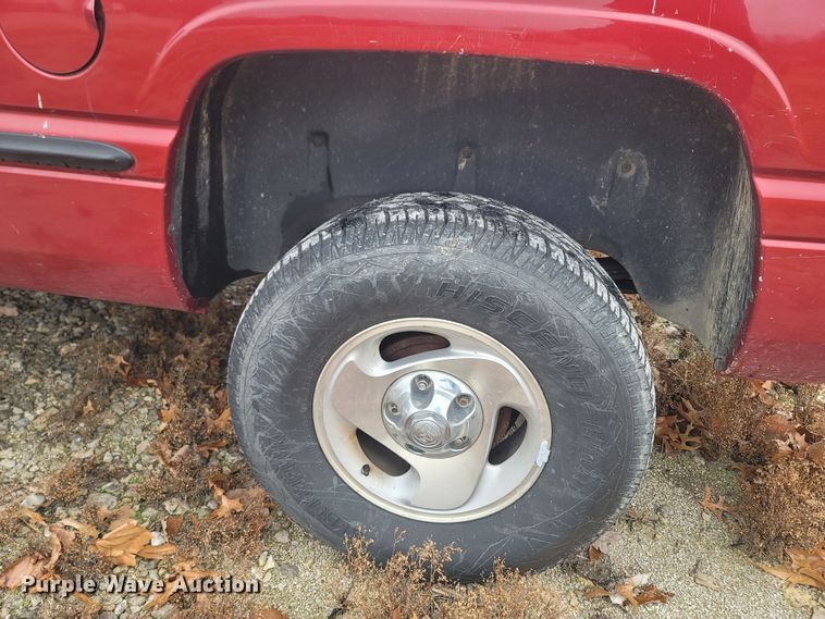 image for item LN9742 1999 Dodge Ram 1500  Club Cab pickup truck