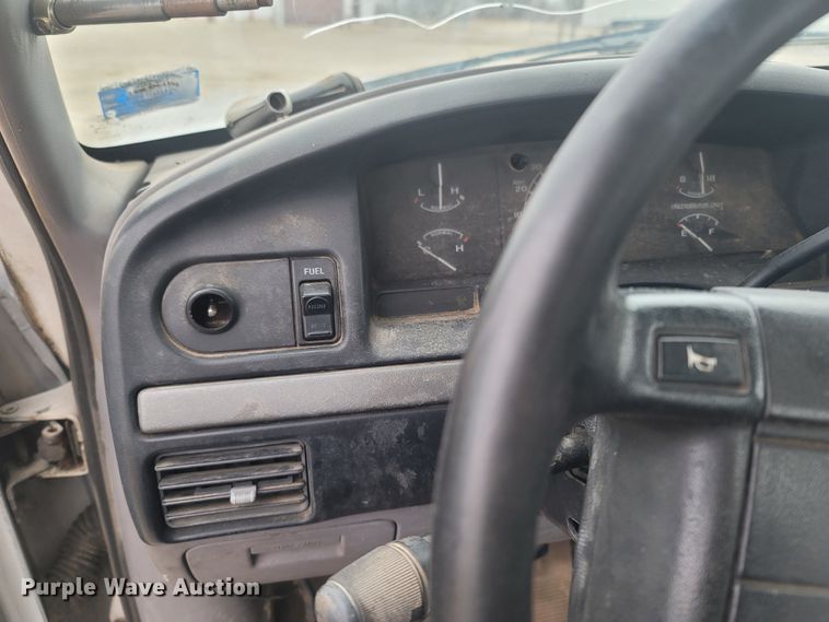 image for item LN9743 1995 Ford F150  pickup truck