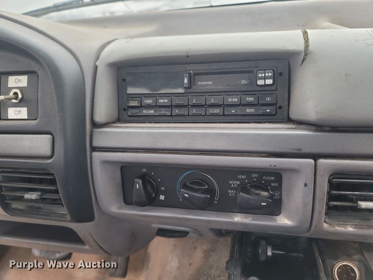 image for item LN9743 1995 Ford F150  pickup truck