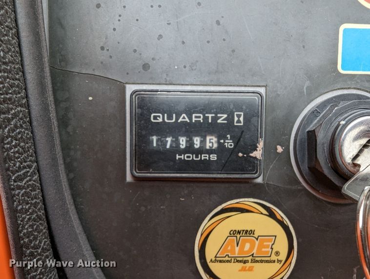 image for item LP9098 2004 JLG 800AJ  boom lift