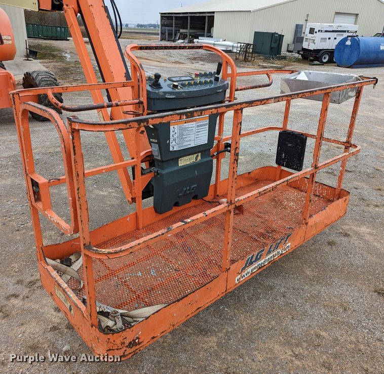 image for item LP9098 2004 JLG 800AJ  boom lift