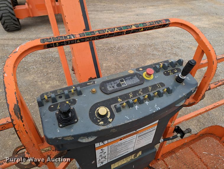 image for item LP9098 2004 JLG 800AJ  boom lift