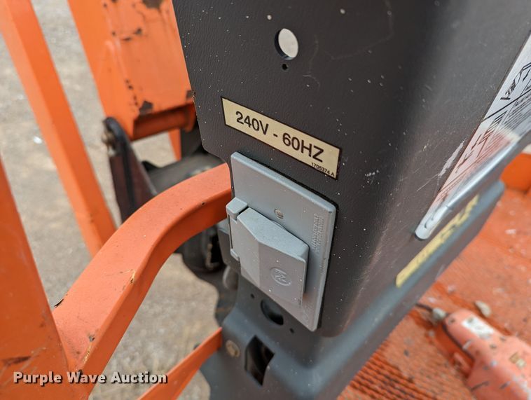 image for item LP9098 2004 JLG 800AJ  boom lift