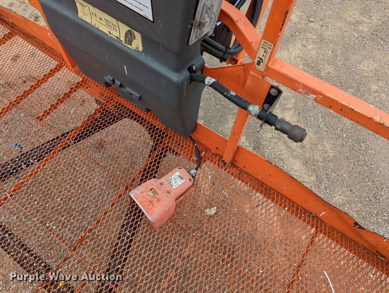 image for item LP9098 2004 JLG 800AJ  boom lift