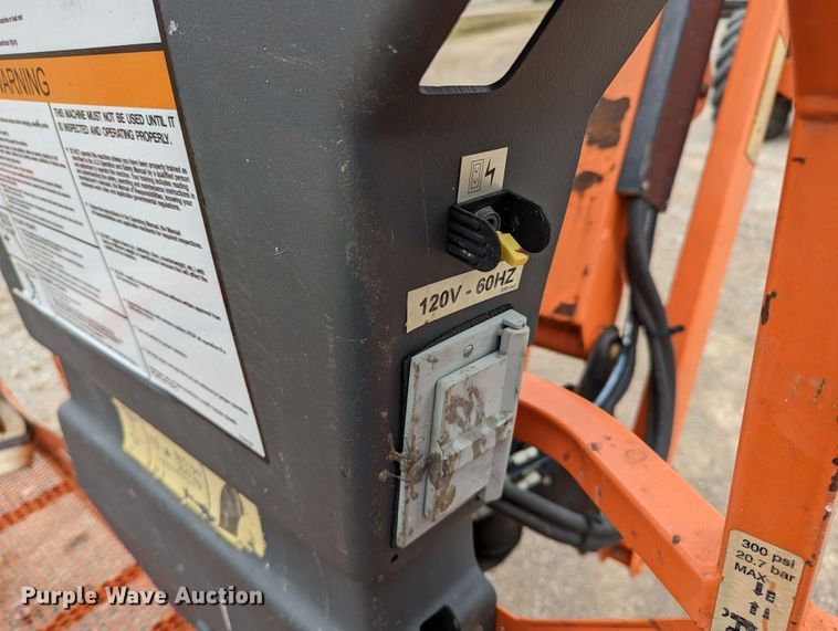 image for item LP9098 2004 JLG 800AJ  boom lift