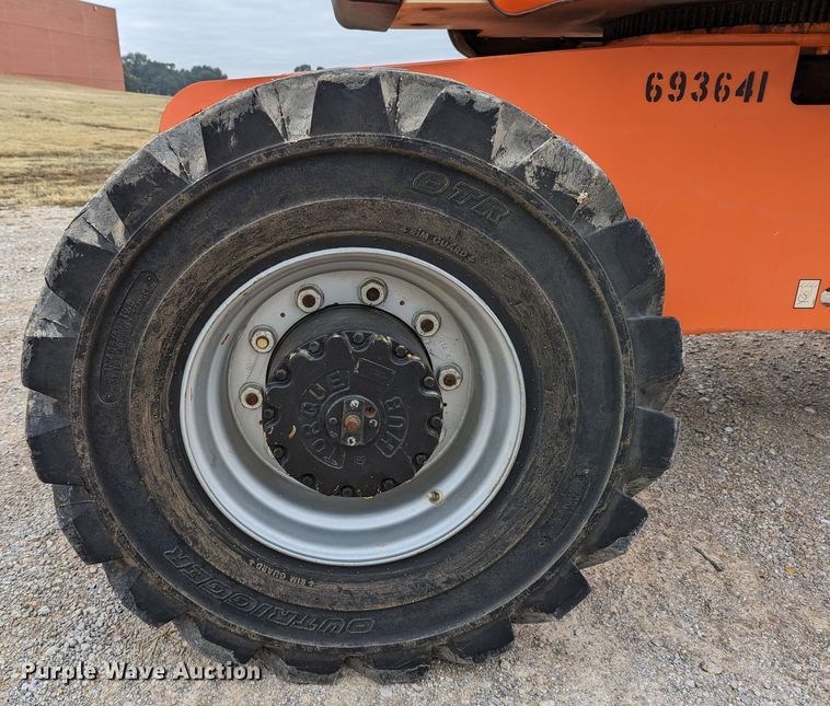 image for item LP9098 2004 JLG 800AJ  boom lift