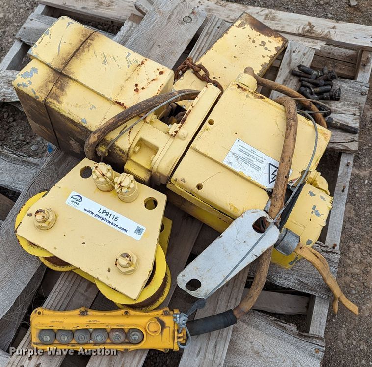 image for item LP9116 Acco Wright-Way  hoist