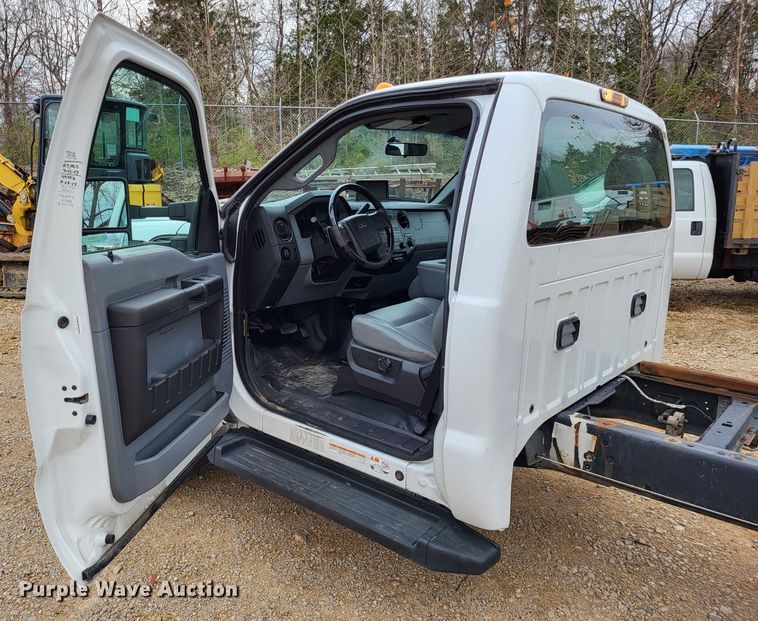 image for item LR9089 2012 Ford F550 Super Duty XL  truck cab and chassis