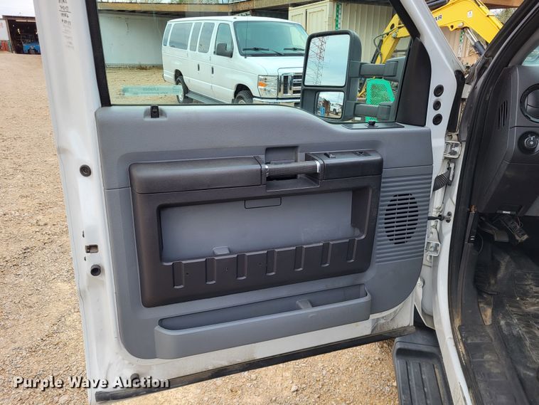 image for item LR9089 2012 Ford F550 Super Duty XL  truck cab and chassis