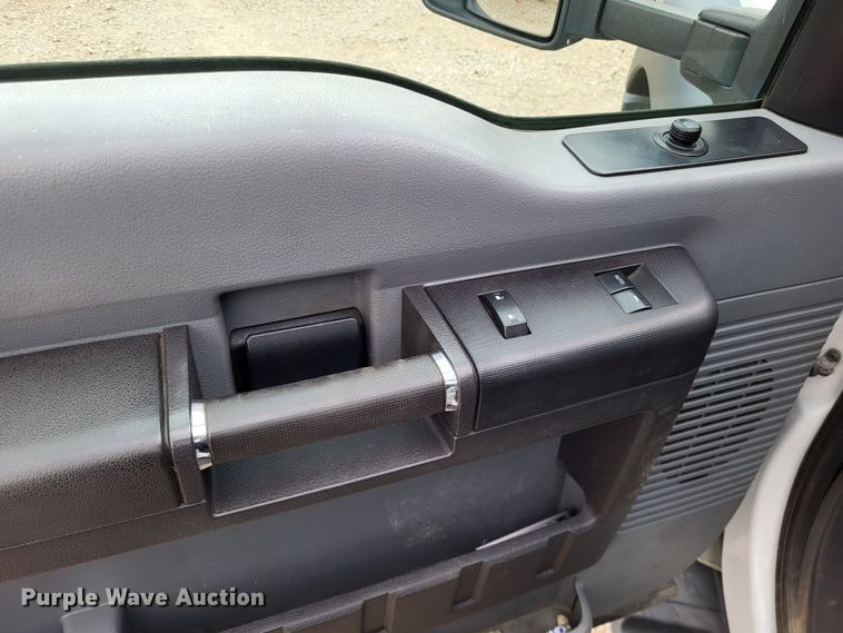 image for item LR9089 2012 Ford F550 Super Duty XL  truck cab and chassis