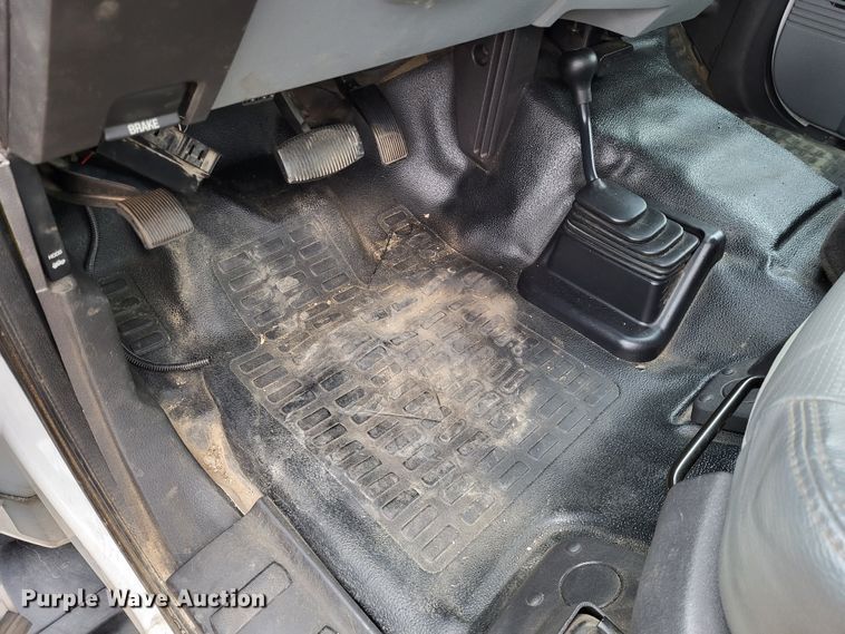 image for item LR9089 2012 Ford F550 Super Duty XL  truck cab and chassis