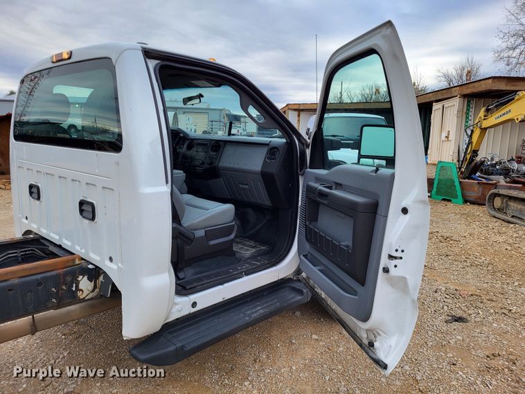 image for item LR9089 2012 Ford F550 Super Duty XL  truck cab and chassis