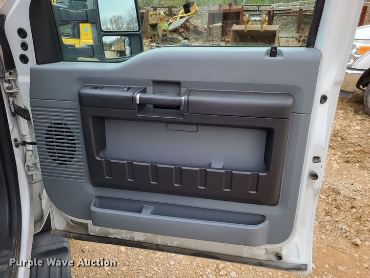 image for item LR9089 2012 Ford F550 Super Duty XL  truck cab and chassis