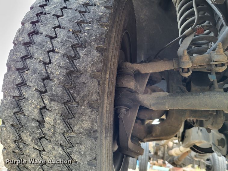 image for item LR9089 2012 Ford F550 Super Duty XL  truck cab and chassis