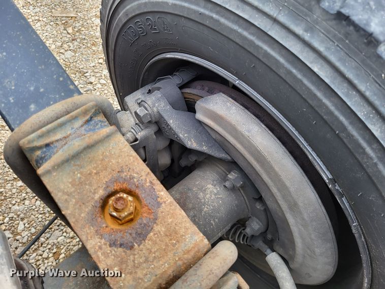 image for item LR9089 2012 Ford F550 Super Duty XL  truck cab and chassis