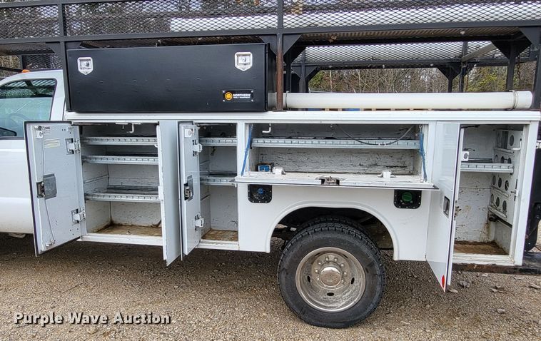 image for item LR9090 2012 Ford F550 Super Duty XL  utility / service truck