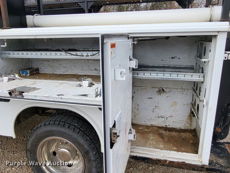 image for item LR9090 2012 Ford F550 Super Duty XL  utility / service truck