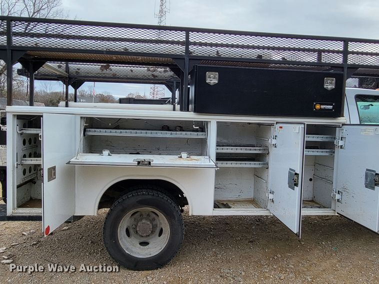 image for item LR9090 2012 Ford F550 Super Duty XL  utility / service truck